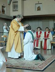 Bishop Patricia Fresen ordains Juanita Cordero a Roman Catholic priest.