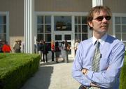 Former <em>News-Press</em> editor Michael Todd waits to enter the federal courtroom on August 14, along with dozens of other subpoenaed witnesses.