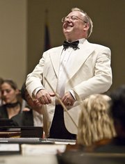The Academy Chamber Orchestra performed an exceedingly well-received concert on Saturday, August 7, under the baton of maestro Nicholas McGegan.