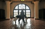 Defense attorney Robert Sanger leaves the courthouse after a mistrial is declared in the Corey Lyons murder case Dec. 2010.