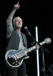 Peter Frampton took to the Bowl stage sans opener on Sunday for nearly two hours’ worth of covers and hits.