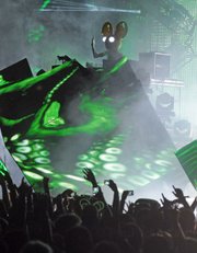Producer/deejay Deadmau5 delivered a deep bass and laser-light-heavy show last Thursday night at the Bowl.