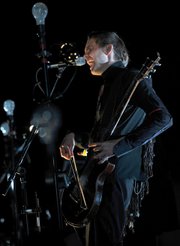 <b>BEND IT LIKE JÓNSI:</b> Sigur Rós frontman Jón Þór Birgisson unleashed some impressive vocal tricks during the band's show at the Bowl.