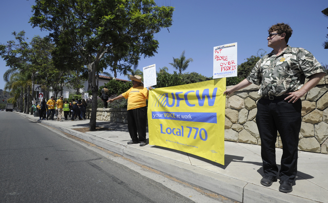 UFCW Chapter Holds Rally Outside Ralphs