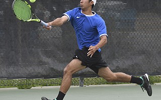 Four-time league champion Kento Perera of San Marcos breezed through his two matches to advance into this week’s final rounds.