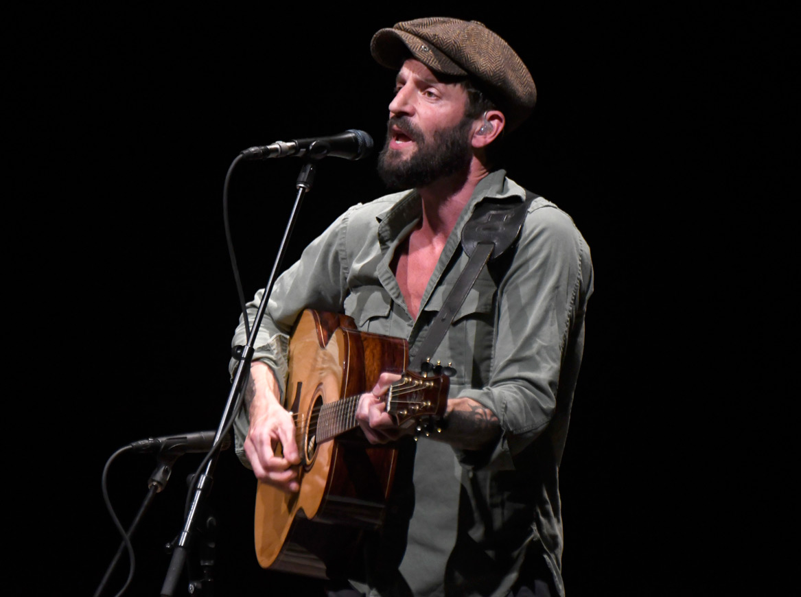 Ray LaMontagne Plays the Arlington