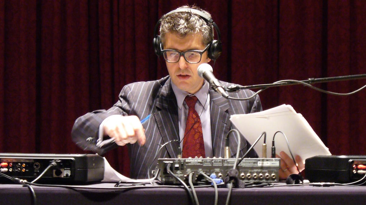 Ira Glass Shares Secrets of Excellent Radio Reporting