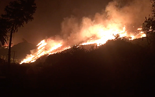 The Thomas Fire burns downhill towards Ventura, as seen from the north 300 block of Ventura Ave.