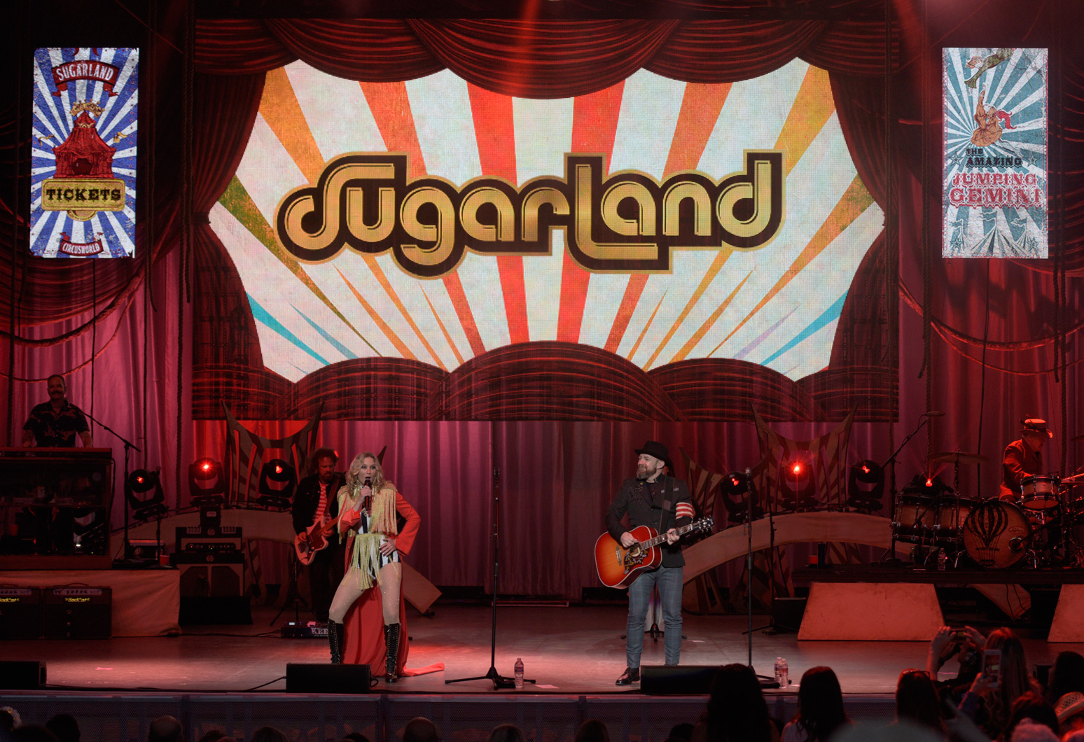 Sugarland Gives Spectacular Performance