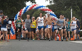 Runners at the starting line of the 2017 Semana Nautica