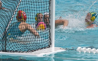 While a capacity crowd at Santa Barbara High paid tribute to retired U.S. water polo star Kami Craig, Australia’s goalkeeper and two defenders denied her a chance to score during her brief appearance in the pool.