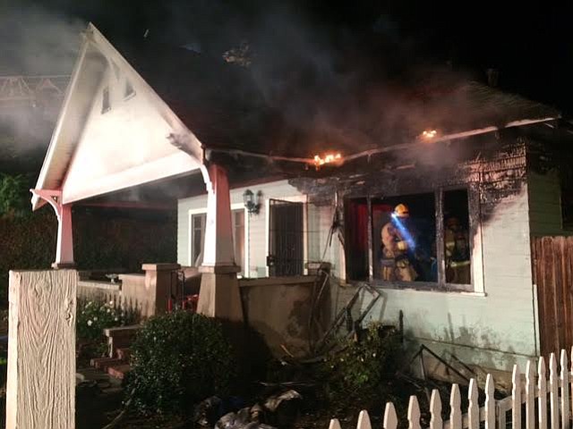 Home on San Andres Catches Fire
